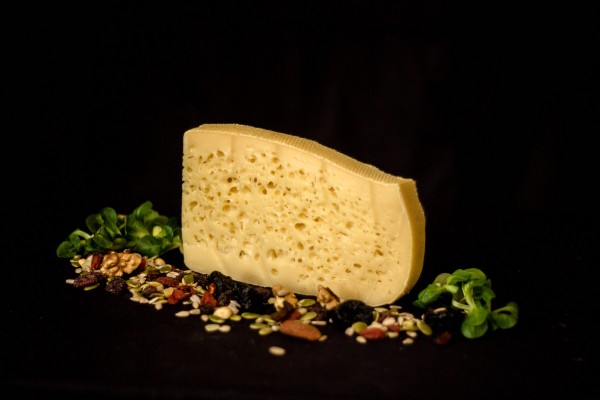Brânză Maturată APUSENI (200 g)